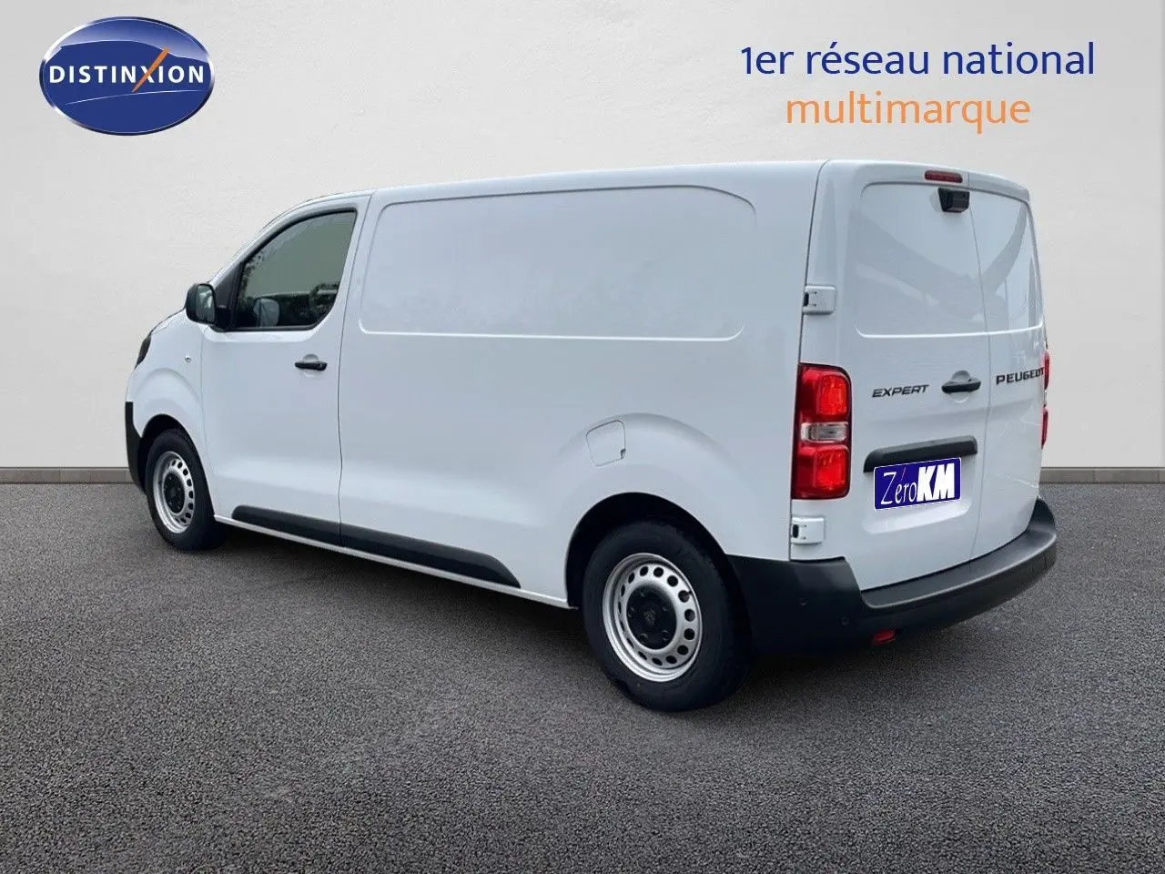 Peugeot Expert Fourgon blanc icy vu de trois quarts arrière droit, avec portes arrière fermées et jantes acier simples.
