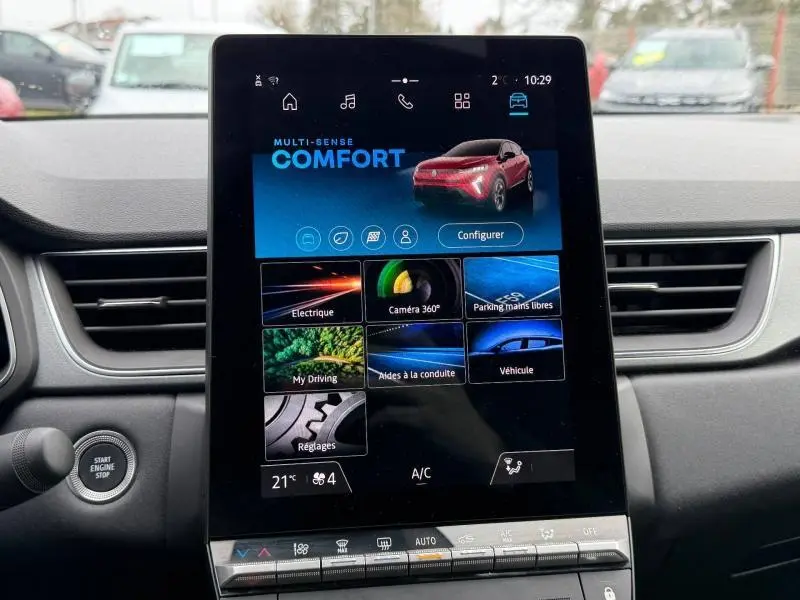 Écran tactile central du Renault Captur 2025 affichant le mode Multi-Sense Comfort avec illustration du SUV rouge flamme.