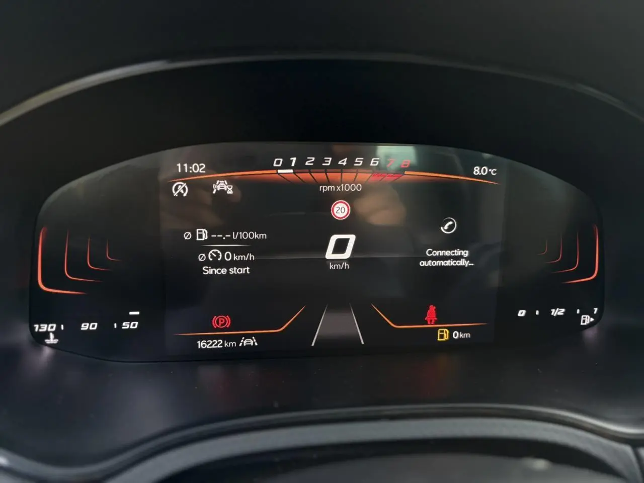 Tableau de bord digital du SEAT IBIZA TSI 115 Xcellence 2025 affichant vitesse, régime moteur et alertes.