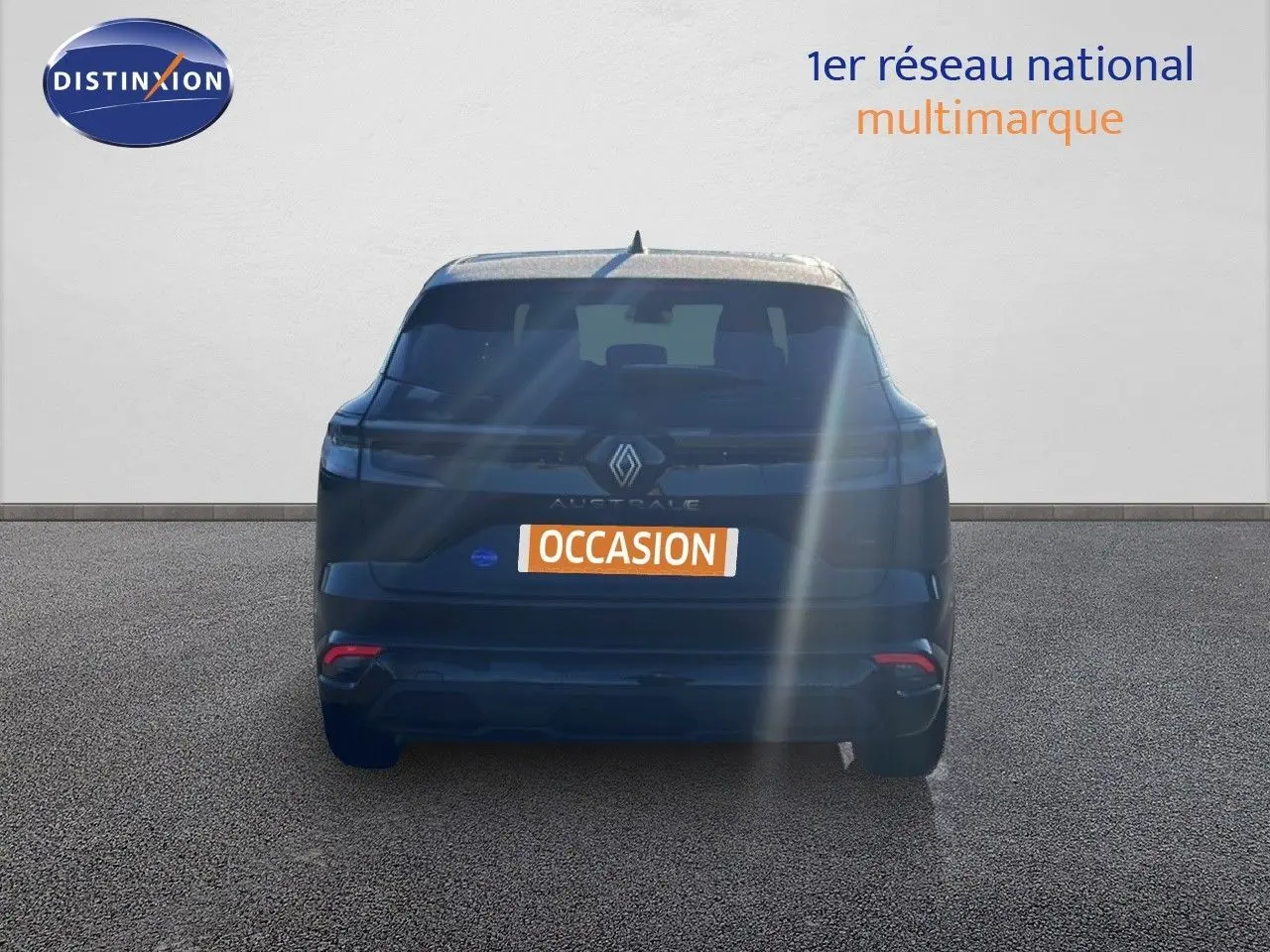 Vue arrière du Renault Austral noir étoile métal 2023 avec plaque "OCCASION" sur fond neutre.