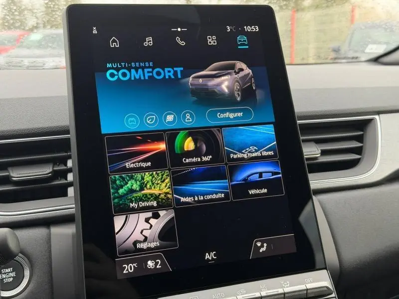 Écran tactile central du Renault Captur 2025 affichant le mode Confort et options de conduite, intérieur gris.