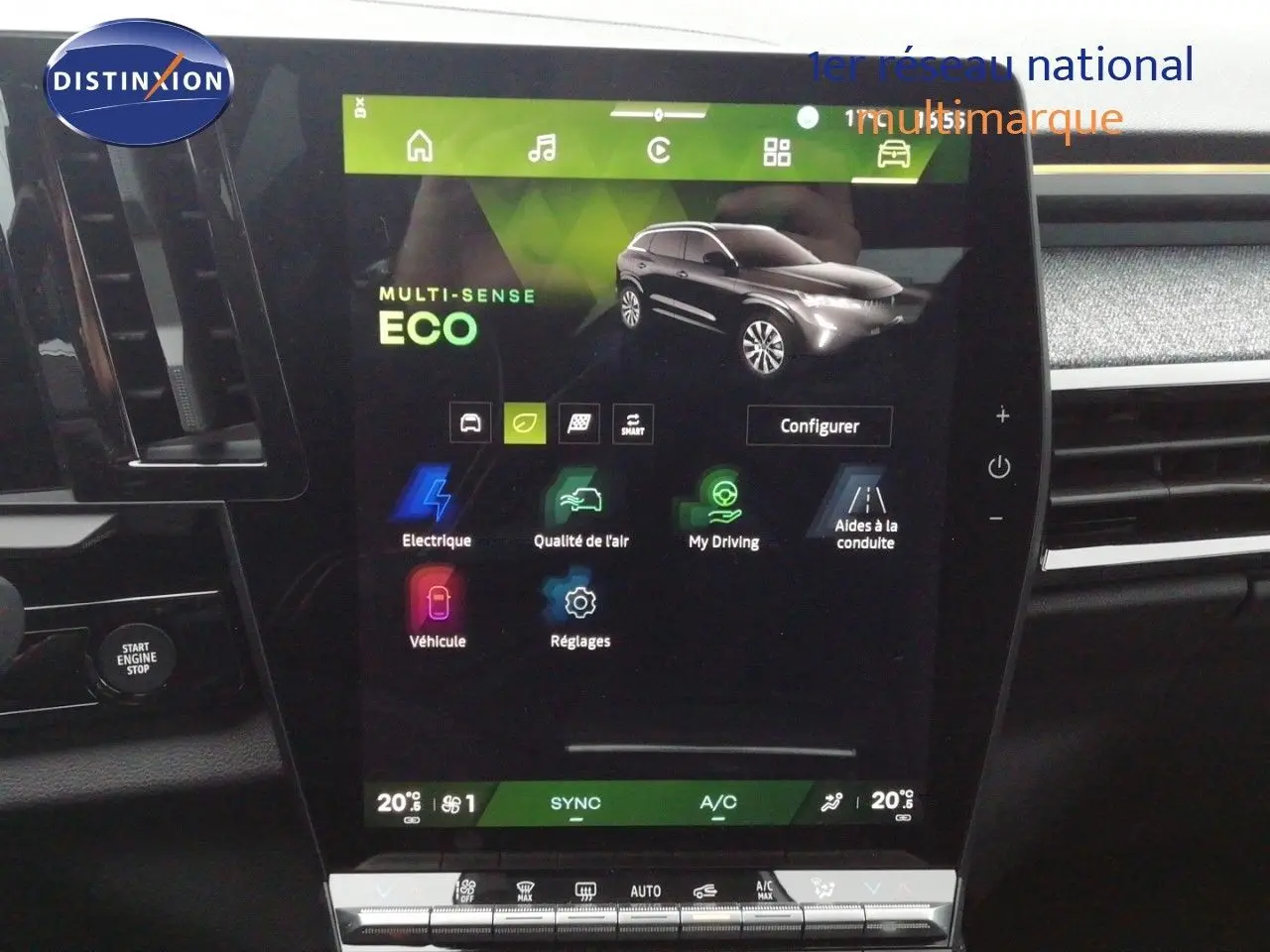 Écran central tactile du Renault Austral E-Tech noir étoile métal, affichant le mode de conduite ECO en vue intérieure.