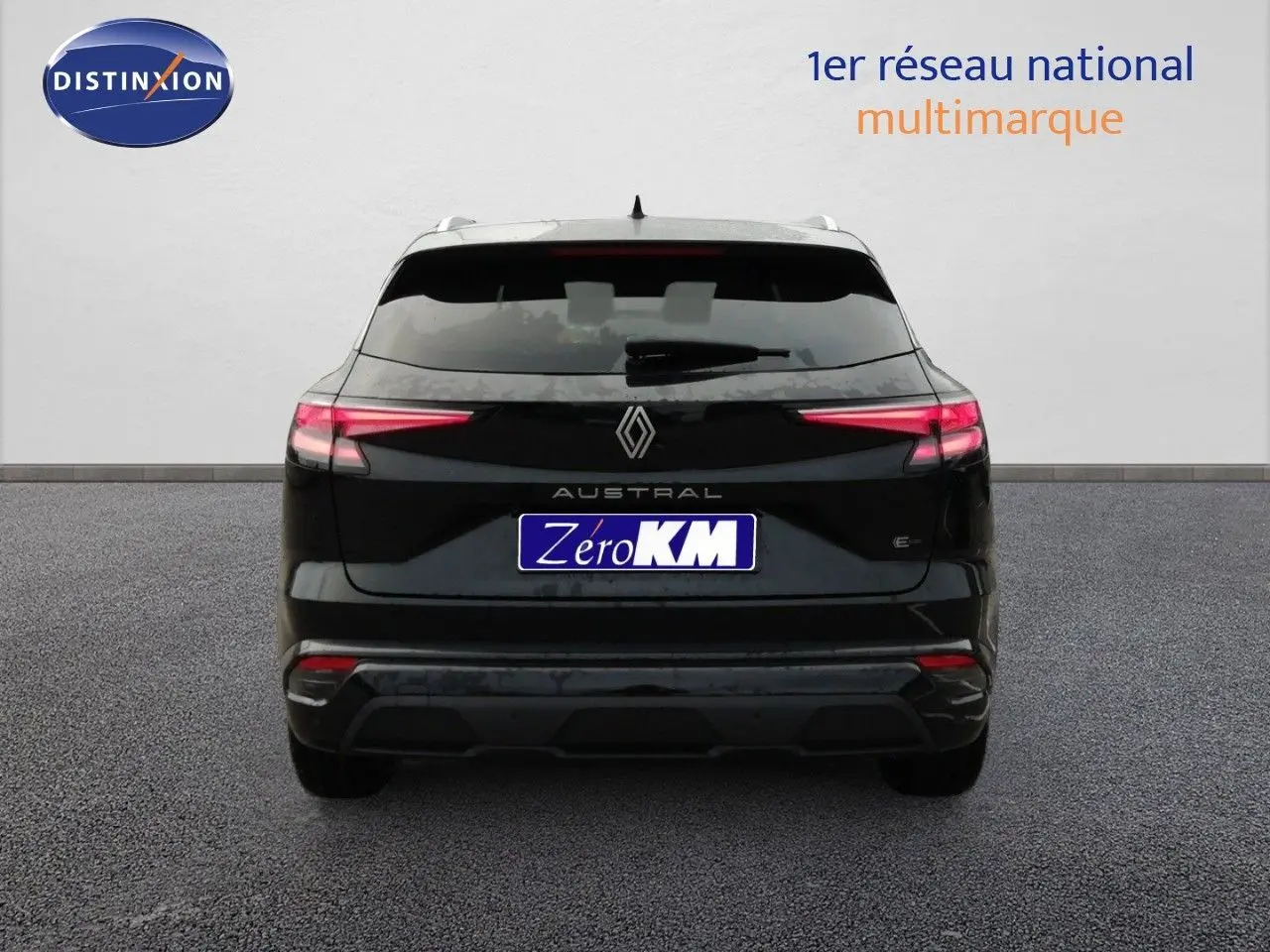 Vue arrière d'un Renault Austral noir étoile métal 2026 avec feux LED fins et logo centré sur hayon.