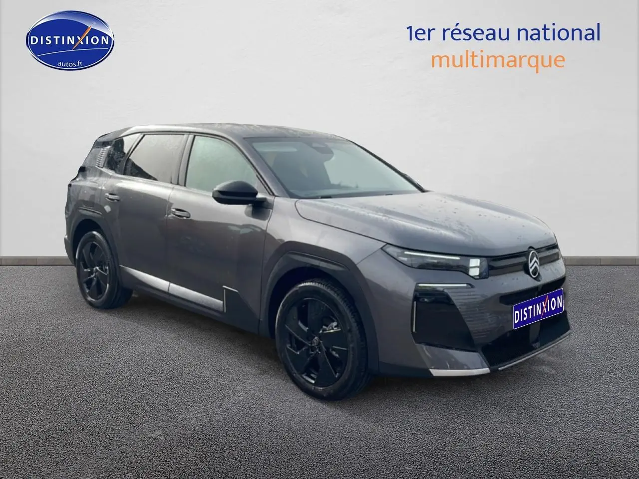 SUV Citroën C5 Aircross gris, vue 3/4 avant droit, jantes noires et lignes modernes soulignées.