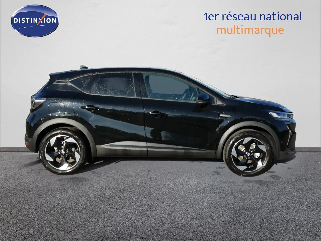 Profil côté gauche du Renault Captur E-Tech Full Hybrid 160ch noir étoile métal avec jantes biton 18 pouces.