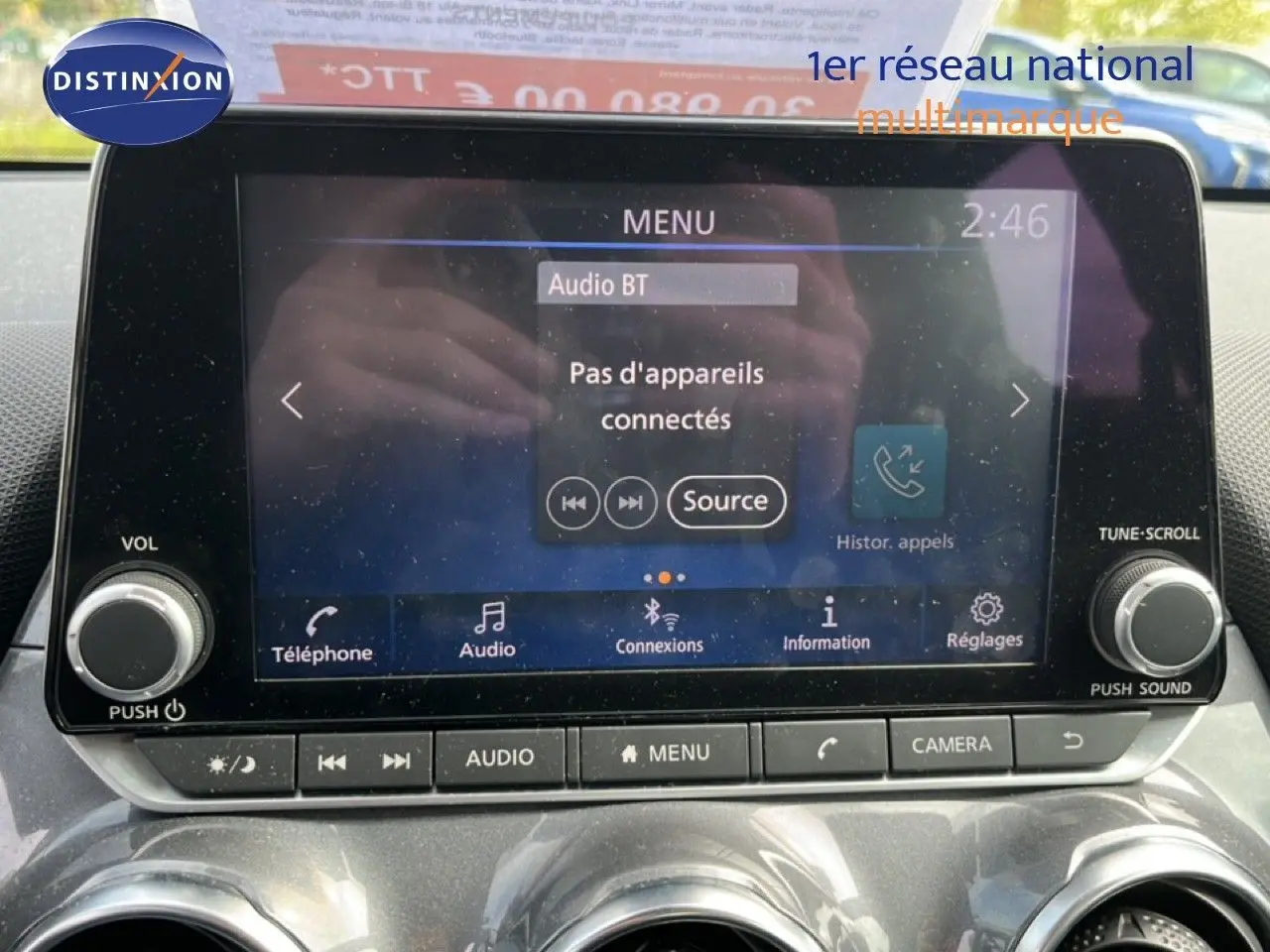 Écran tactile central du Nissan Juke 2023 noir métal, affichant le menu audio Bluetooth sans appareil connecté.