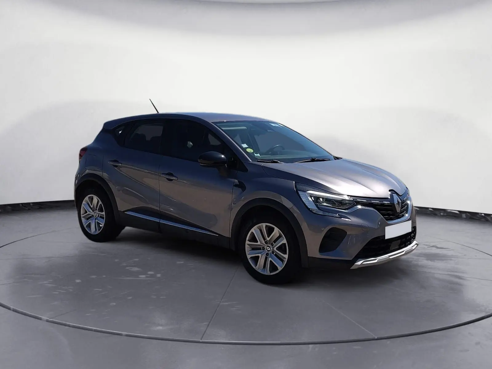 Renault Captur 1.5 Blue dCi 115 Business gris cassiopée en 3/4 avant droit avec feux LED et jantes alliage.