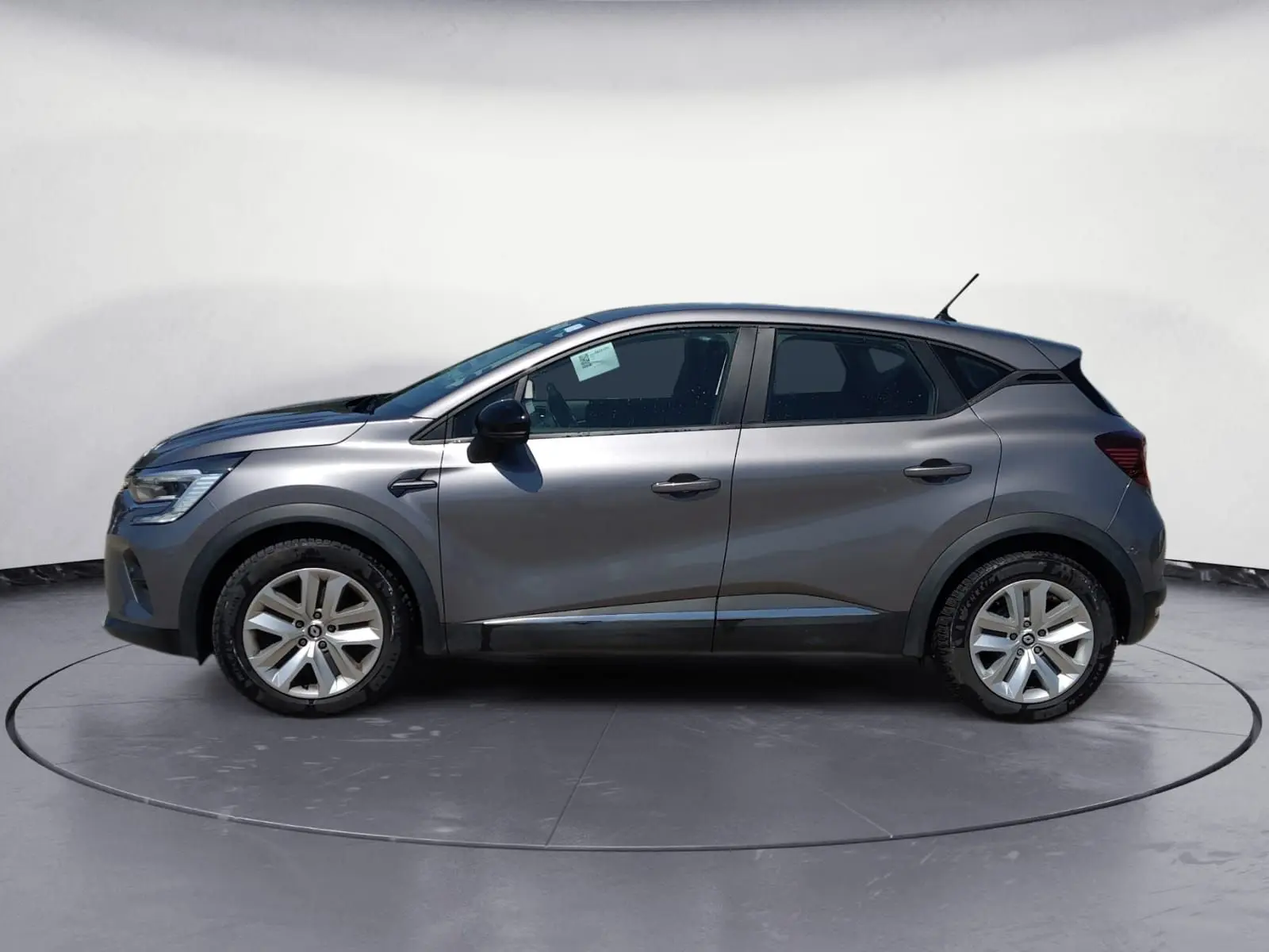 Profil droit du Renault Captur gris Cassiopée 2021 avec jantes alliage et rétroviseurs noirs.