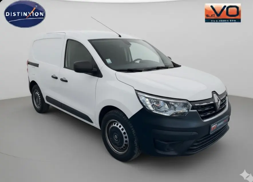 Renault Express Van blanc en 3/4 avant droit, avec pare-chocs noir et porte latérale visible.