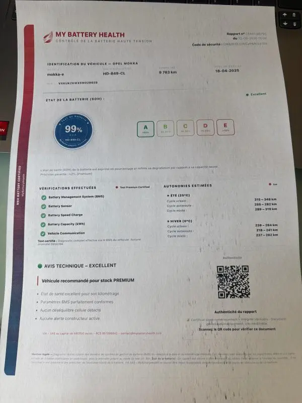 Document de contrôle de batterie pour Opel Mokka électrique, affichant un état de santé à 99% et recommandations techniques.