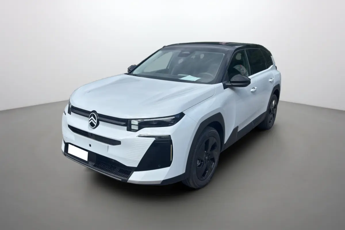 Citroën C5 Aircross New Hybrid blanc okénite avec toit noir, vue 3/4 avant droit sur fond neutre.