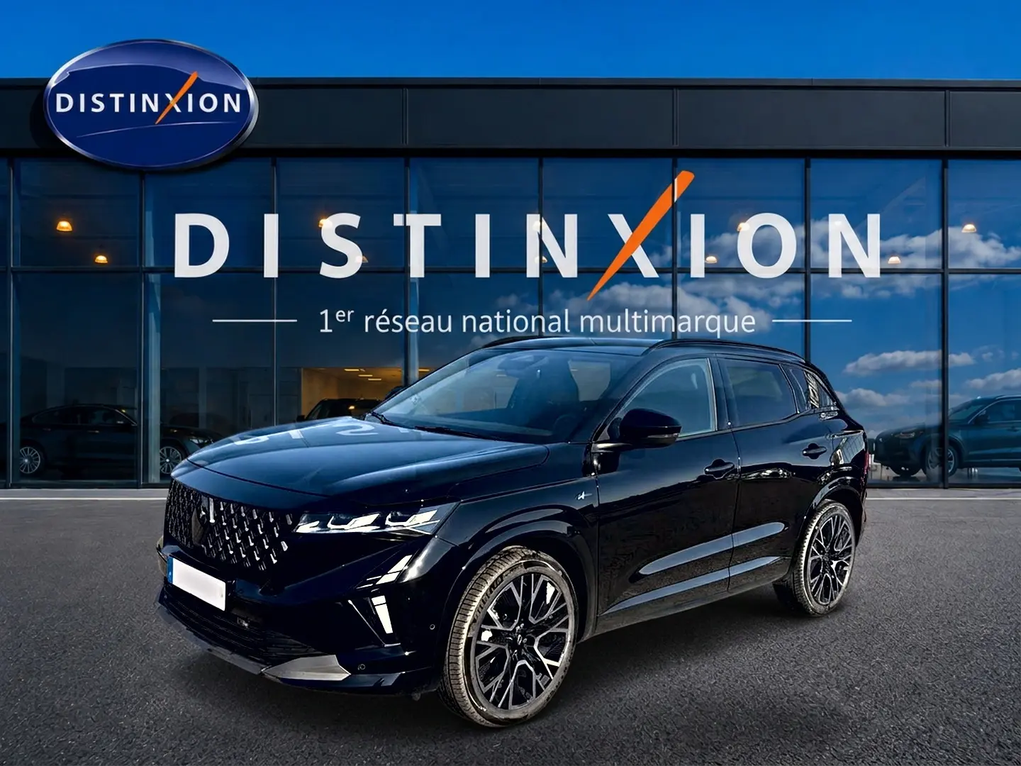 Renault Austral noir en 3/4 avant droit, avec jantes alu et calandre distinctive esprit Alpine.