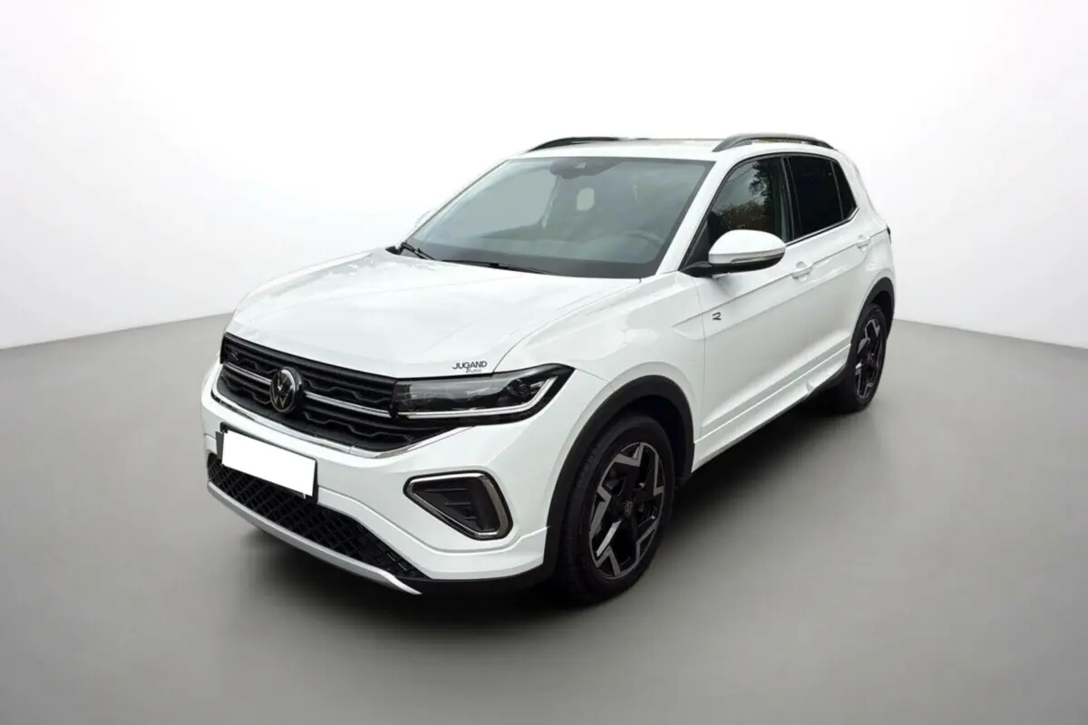 Volkswagen T-Cross TSI 116 DSG7 R-Line blanc pur vu en 3/4 avant avec jantes alu noires et barres de toit.