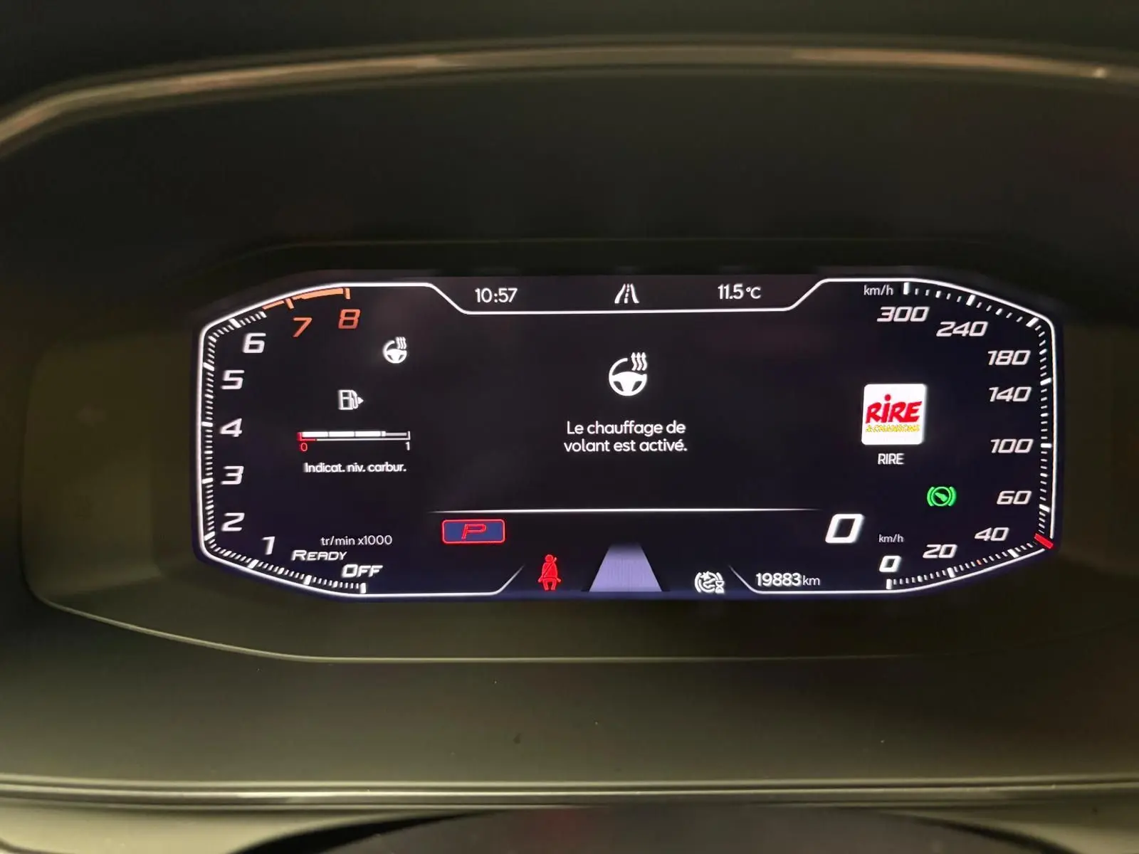 Tableau de bord numérique du CUPRA Formentor 1.5 TSI 150 DSG7 affichant la vitesse, le régime et le chauffage du volant activé.