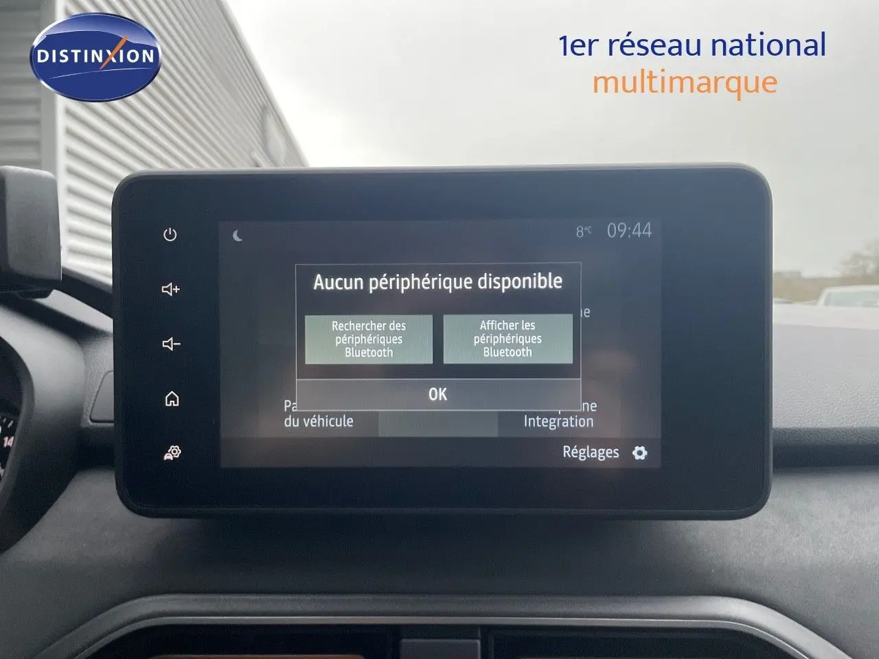 Écran tactile central du tableau de bord du Dacia Jogger gris schiste, affichant le menu Bluetooth sans périphérique connecté.