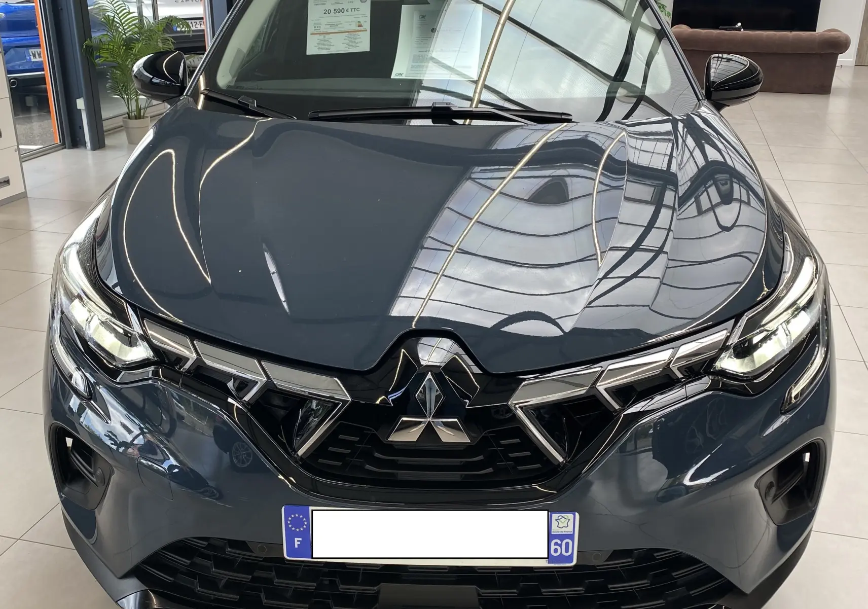 Vue avant du Mitsubishi ASX 1.6 MPI HEV 143ch Business 2023 en Steel Gray métallisé, avec calandre et phares LED distinctifs.