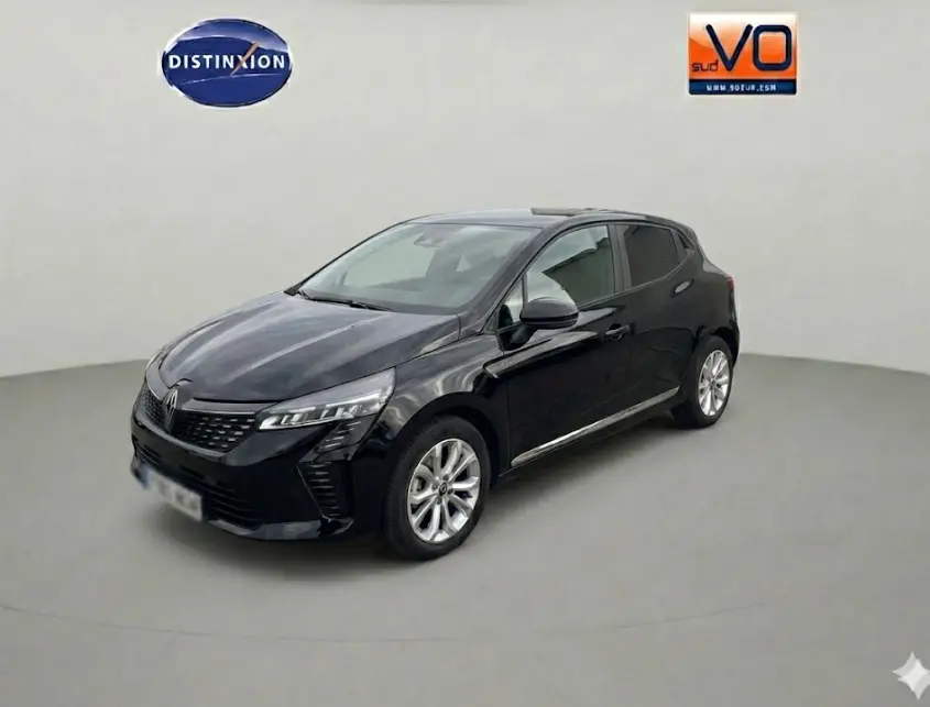 Renault Clio V dCi 100 Evolution noire vue 3/4 avant droit, vitres surteintées et jantes alliage visibles.