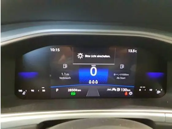 Affichage numérique du tableau de bord du Volkswagen T-Roc 2.0 TDI 150 DSG7, indiquant vitesse zéro et consommation.