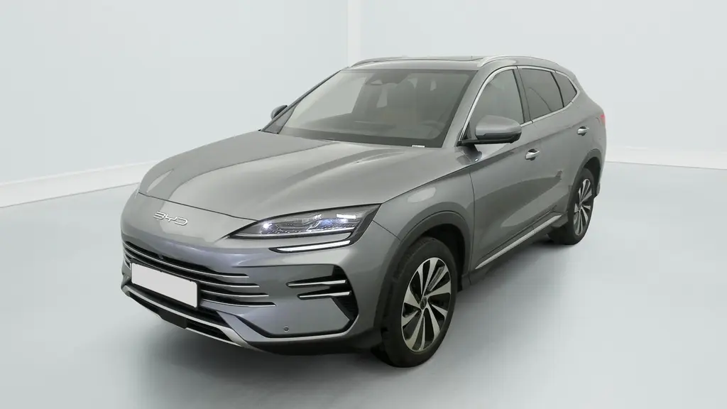 Gros plan sur la jante alliage bicolore 19'' côté arrière droit du BYD SEAL U TIME GREY 2025 hybride rechargeable.