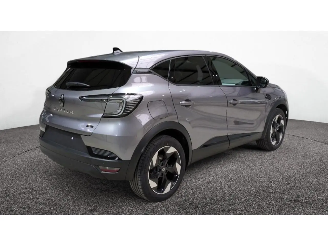 Renault Captur 2026 gris cassiopée en 3/4 arrière droit, avec jantes aluminium noires et vitres surteintées.