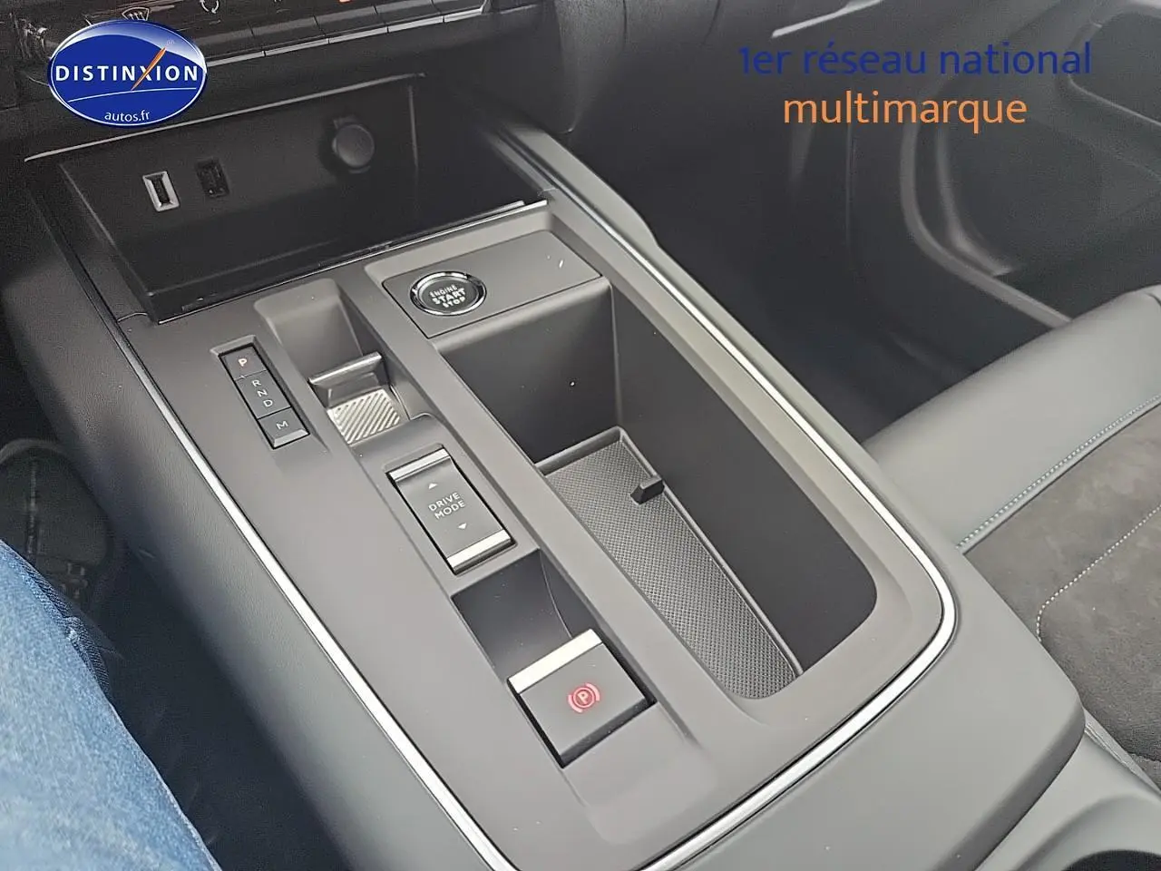 Console centrale noire avec bouton start/stop et commandes de boîte automatique dans l'habitacle du Citroën C5 Aircross.