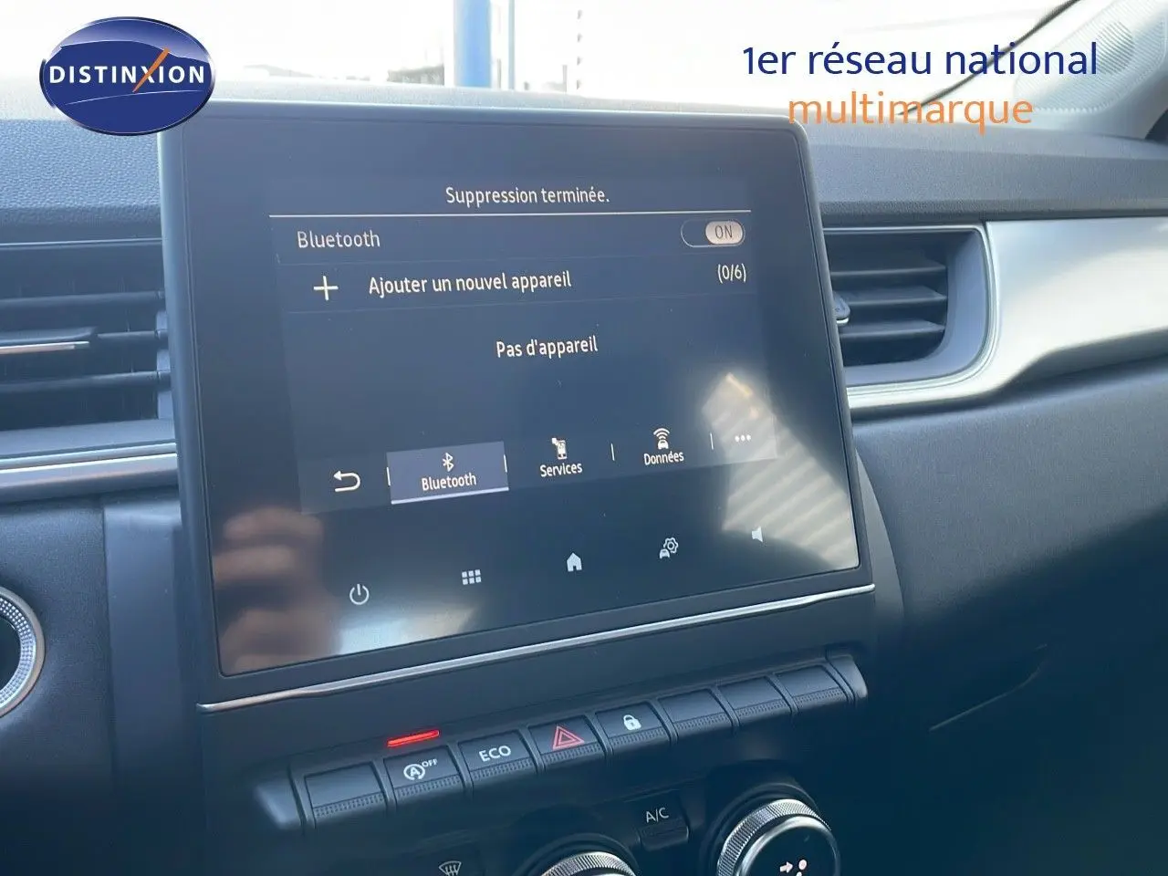 Écran tactile central affichant le menu Bluetooth dans l'habitacle du Renault Captur 2020 gris cassiopée métal.