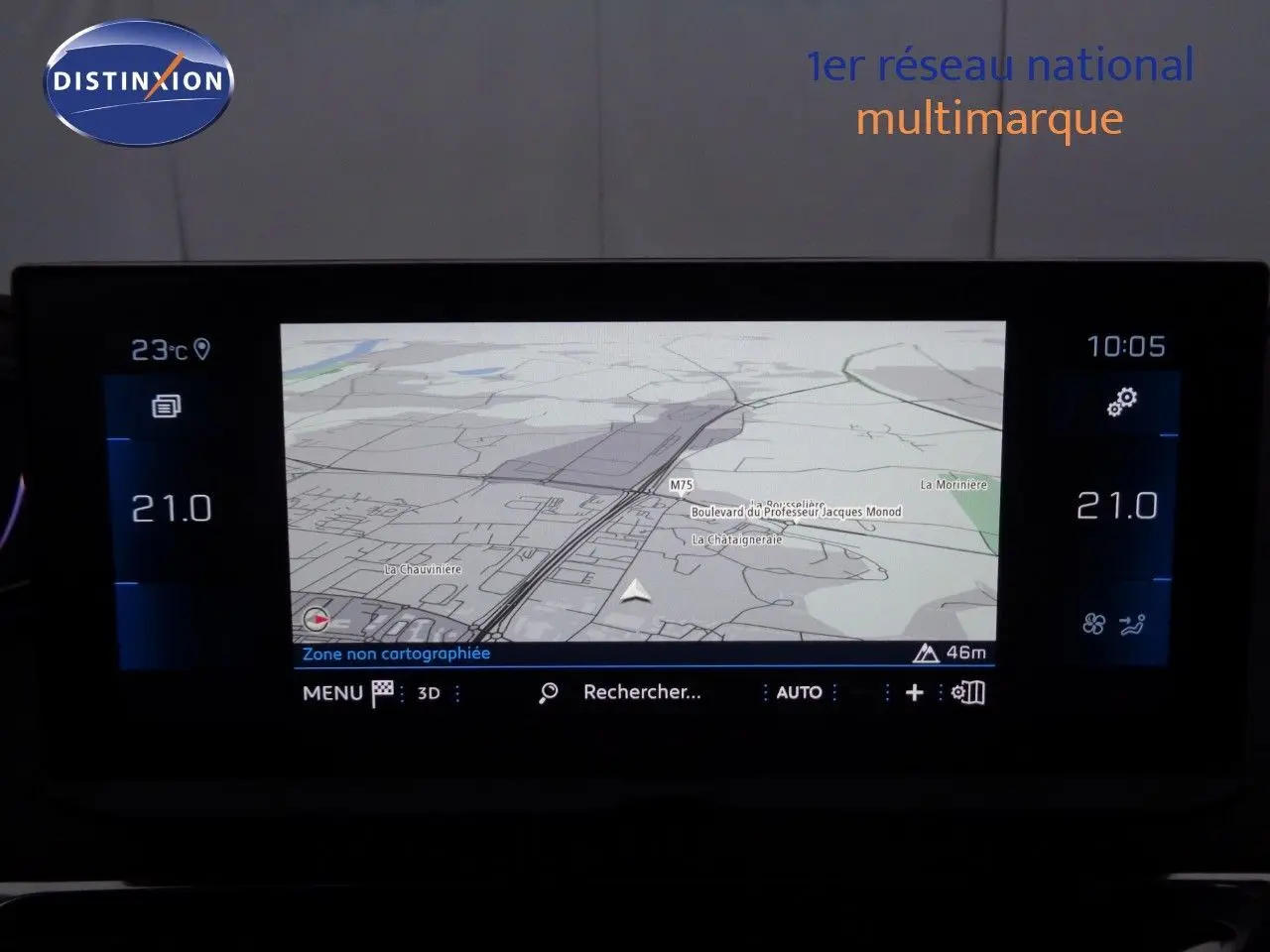 Écran tactile central du Peugeot 3008 2023 affichant les réglages de la climatisation automatique avec température à 20,5° et 20,0°.