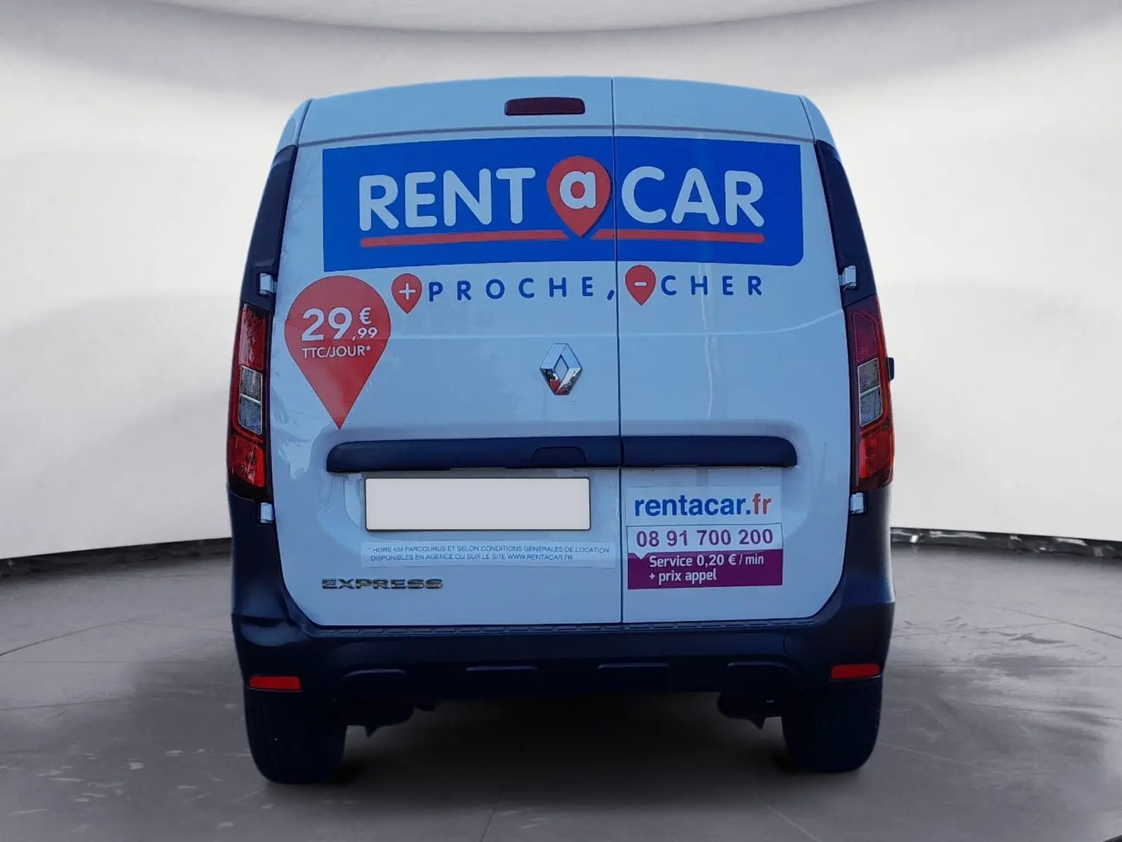 Vue arrière d’un Renault Express Van blanc 2023 avec marquage publicitaire Rent a Car et informations tarifaires visibles.