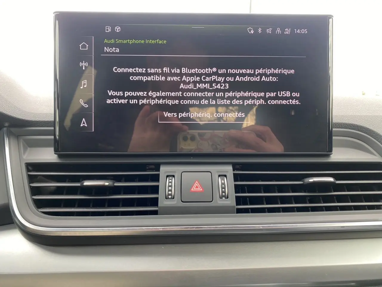 Écran central tactile affichant l'interface Bluetooth et Apple CarPlay dans l'Audi Q5 Business Edition S-Line 2022.