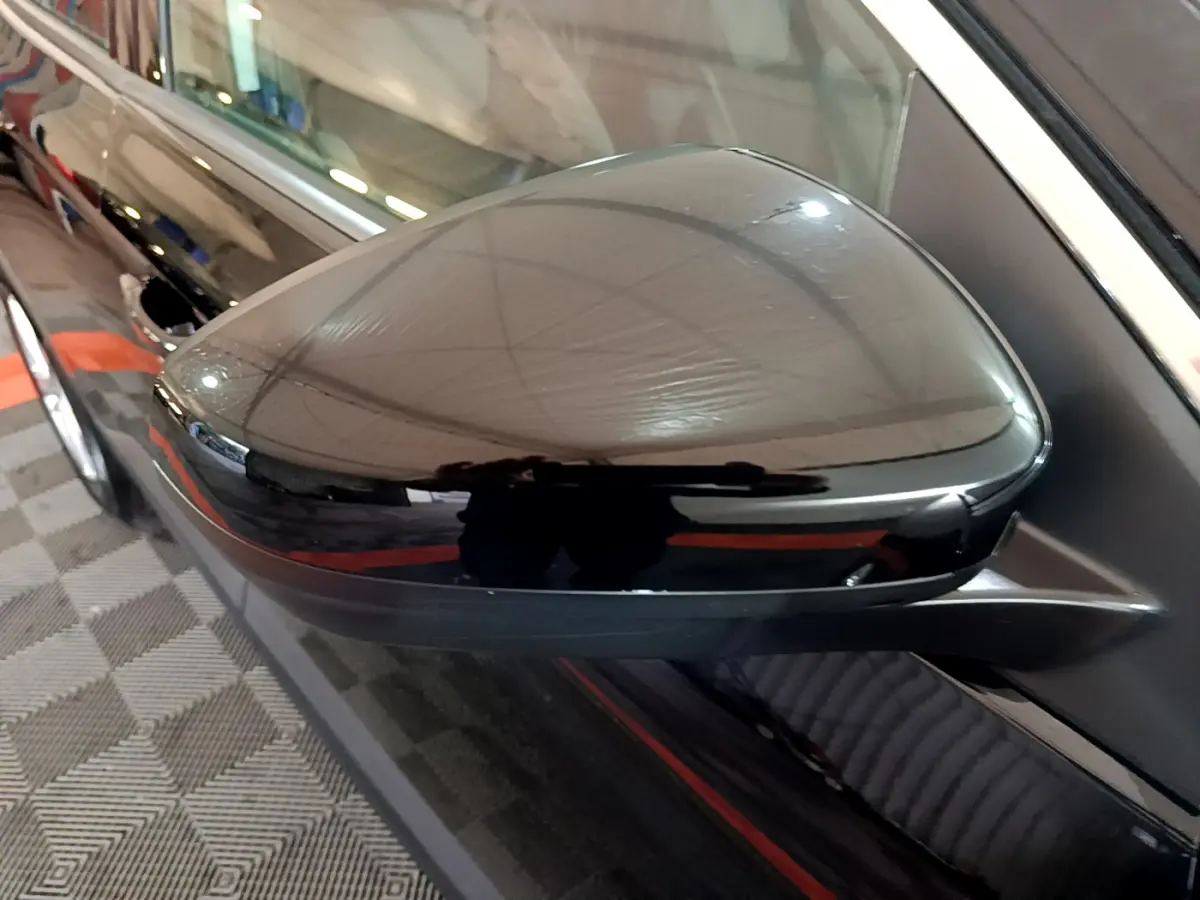 Rétroviseur côté droit noir brillant de l’Opel Grandland X 1.5 Diesel 130 Elegance Business 2021.