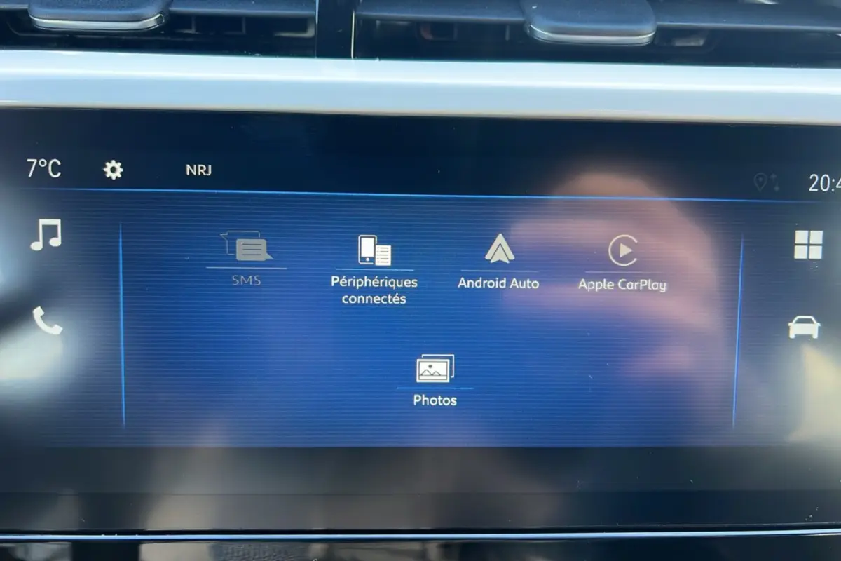 Écran tactile central de l’Opel Corsa Hybrid 110 e-DCT6 GS PK Confort affichant les options Android Auto et Apple CarPlay.