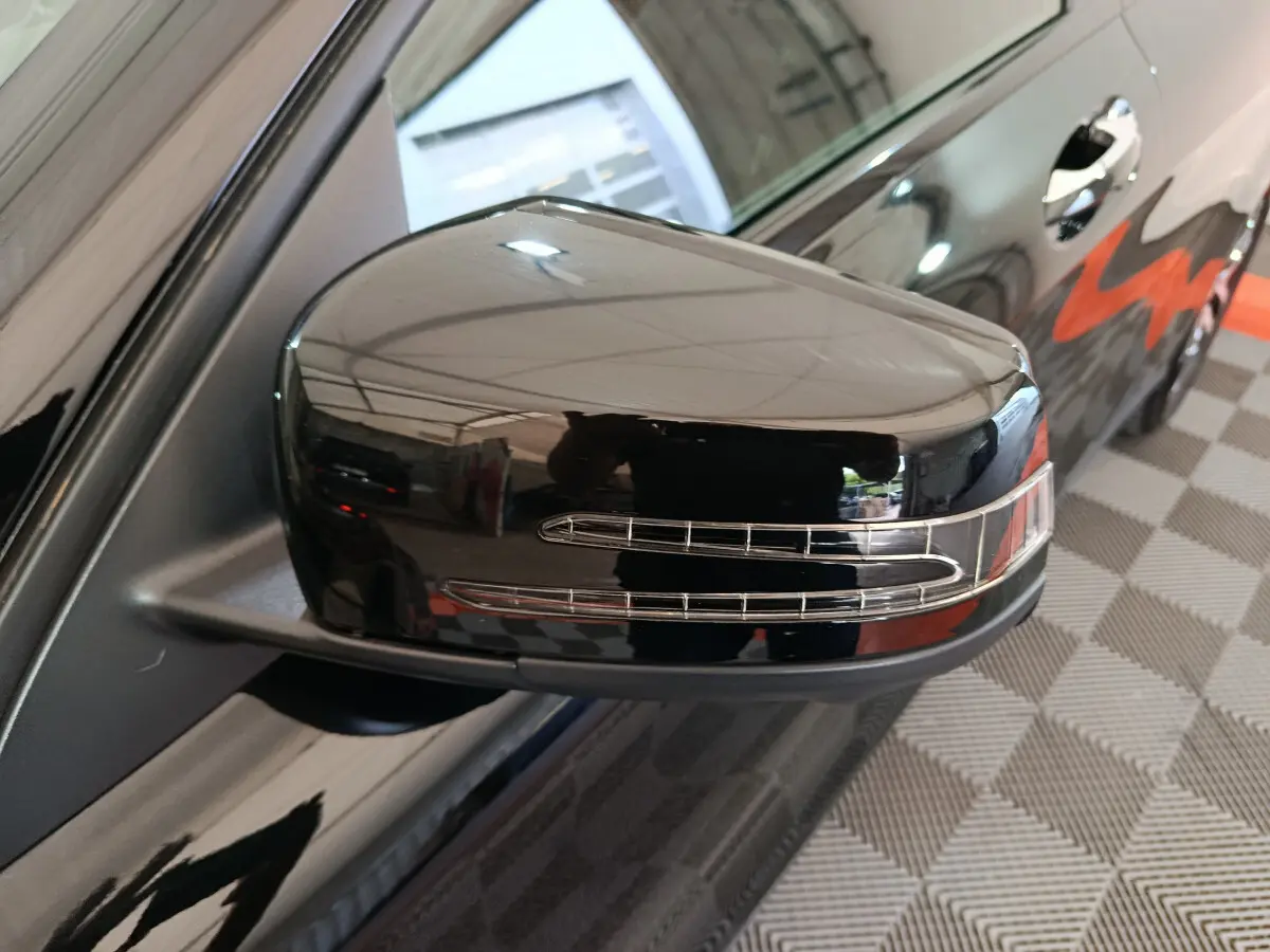 Rétroviseur côté gauche noir brillant avec clignotant intégré sur Mercedes GLA 220 d Business Exec 2018