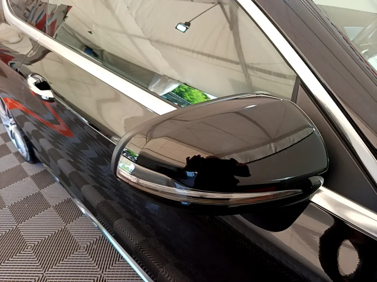 Rétroviseur côté gauche noir brillant avec clignotant intégré sur Mercedes Classe C Coupé C 220 d Fascination 2018.