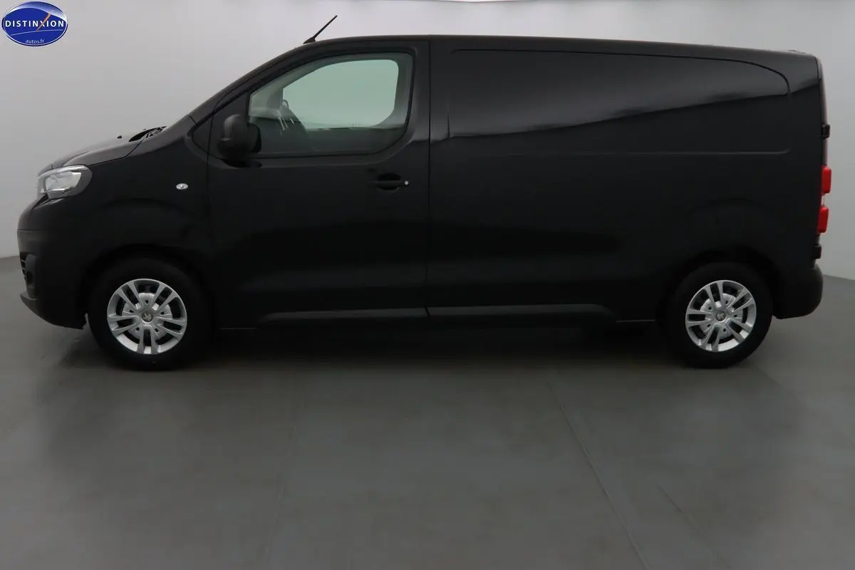 Peugeot Expert Fourgon noir métal vu de profil côté gauche, avec jantes argentées et carrosserie lisse.