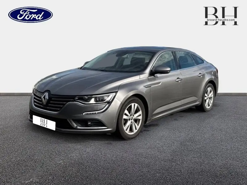 Renault Talisman gris Cassiopée vu en 3/4 avant droit, mettant en valeur ses lignes élégantes et ses jantes alu.