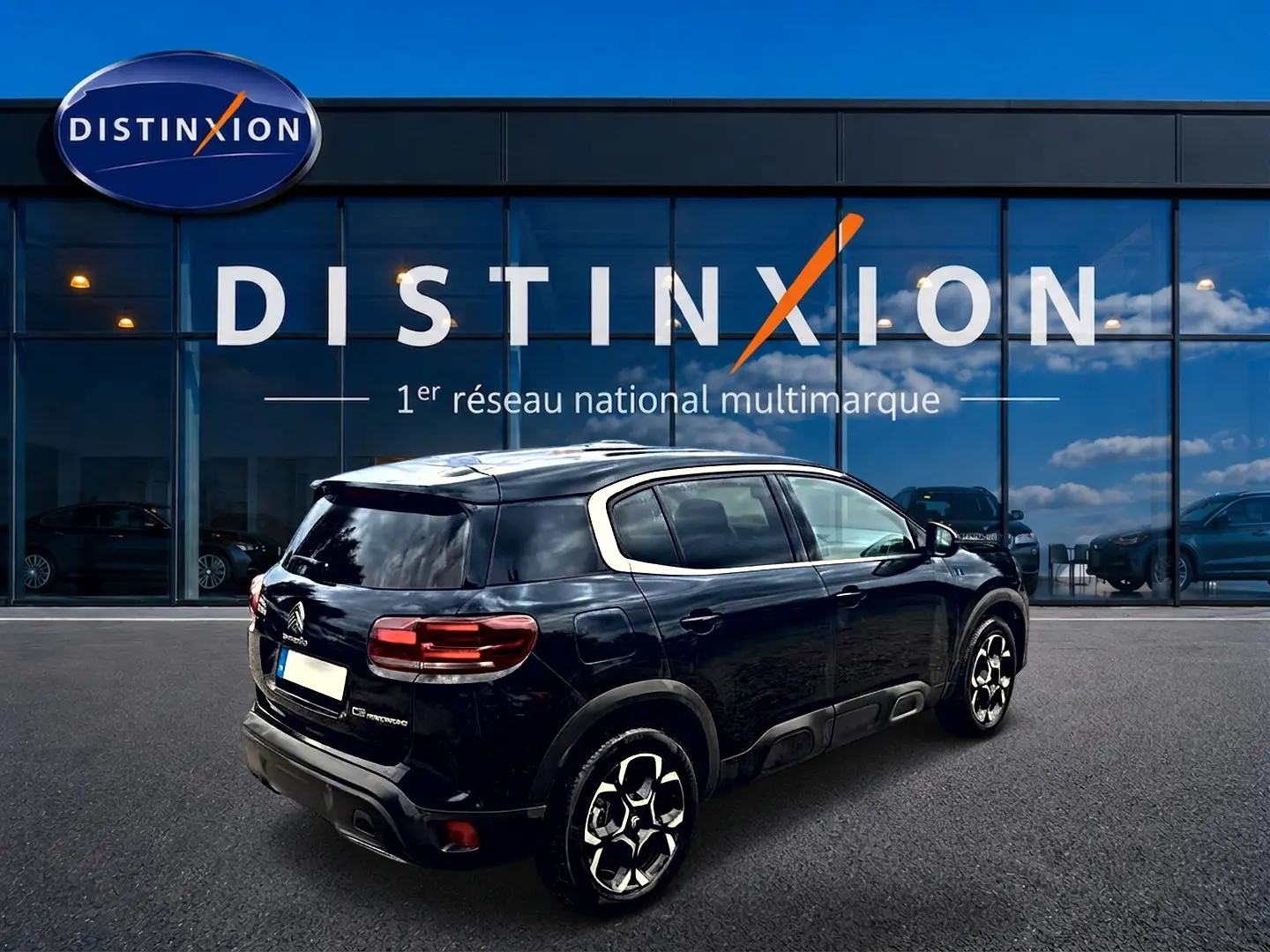Citroën C5 Aircross hybride rechargeable noir, vue 3/4 arrière droit, jantes alu et vitres surteintées visibles.