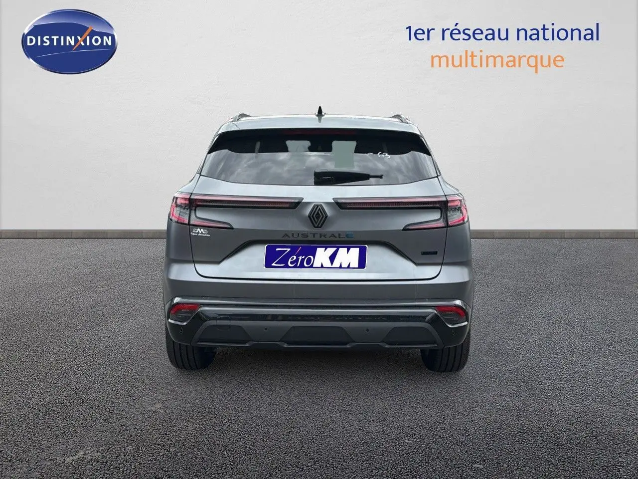 Vue arrière d'un Renault Austral gris schiste mat avec feux LED fins et plaque Zero KM visible.