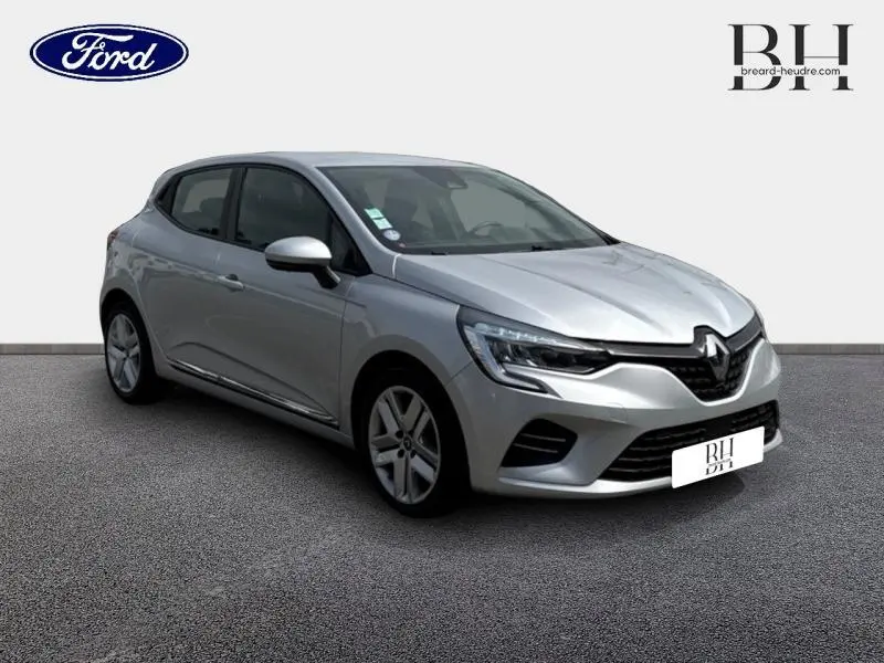 Renault Clio gris platine vue 3/4 avant droit, avec phares LED et jantes alliage cinq branches.
