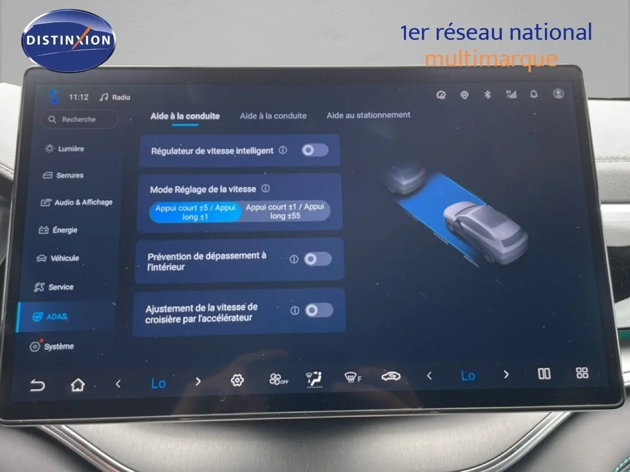 Écran tactile intérieur du BYD SEAL U 2026 montrant les réglages d’aide à la conduite sur fond sombre.