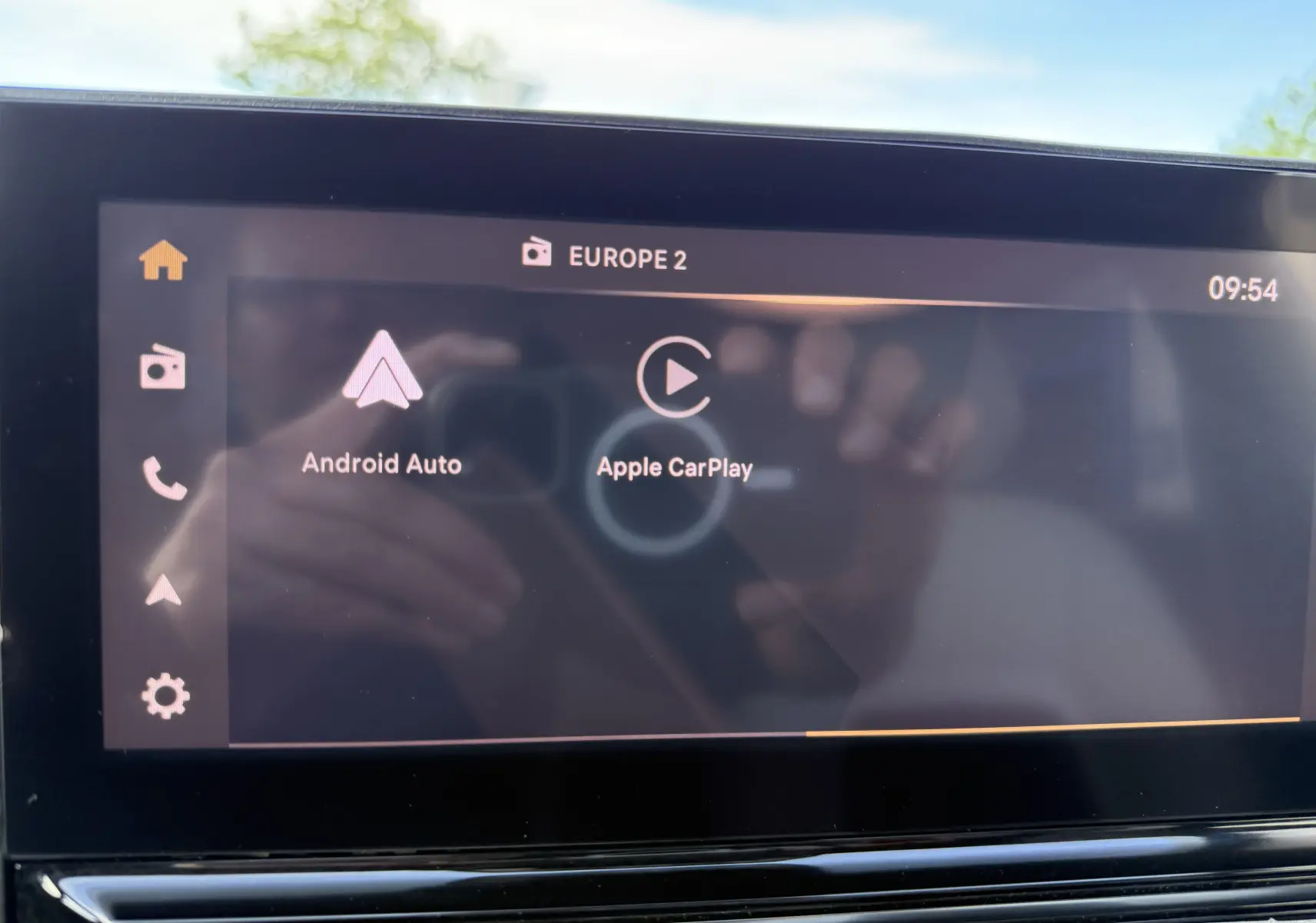 Écran tactile central du Citroën C3 Aircross électrique 2025 affichant les options Android Auto et Apple CarPlay.