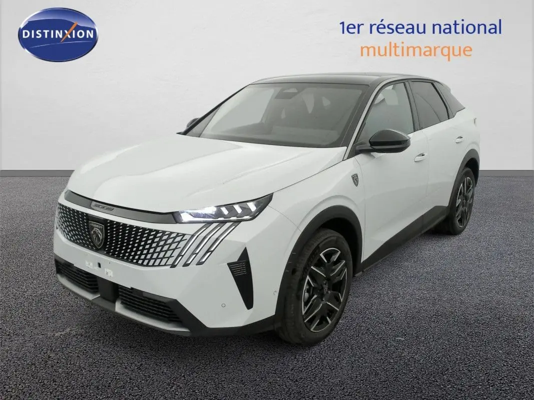 Peugeot 3008 Hybrid blanc Okenite avec toit noir, vue 3/4 avant droit, calandre et phares LED distinctifs.