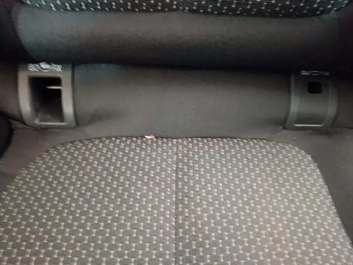 Gros plan sur l'assise arrière en tissu gris à motifs du Renault Kadjar Business Blue dCi 115 EDC 2021.