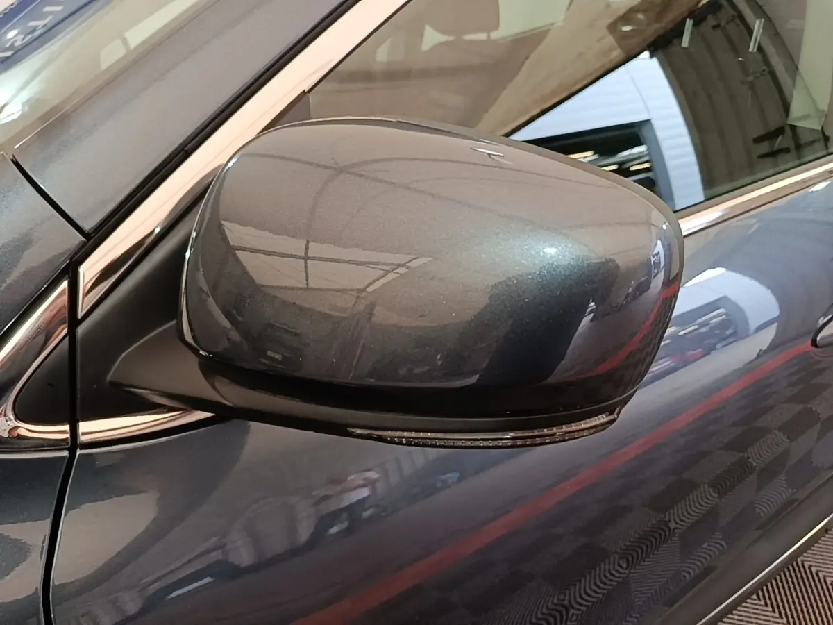 Rétroviseur droit gris foncé métallisé du Renault Kadjar Business Blue dCi 115 EDC 2021, vue rapprochée en extérieur.