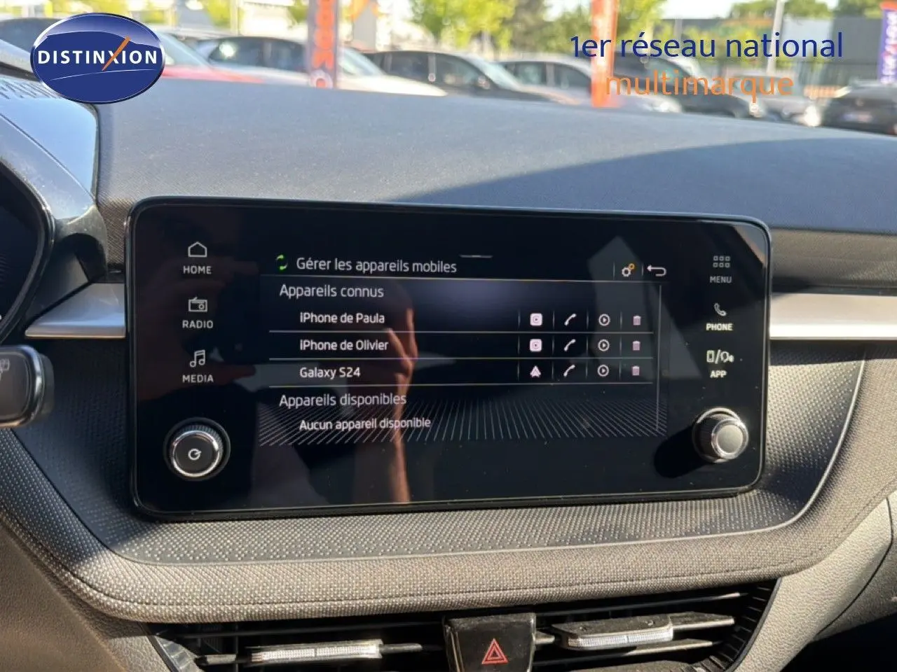 Écran tactile central du tableau de bord d'une Skoda Fabia 2025, finition Selection, avec interface multimédia affichée.