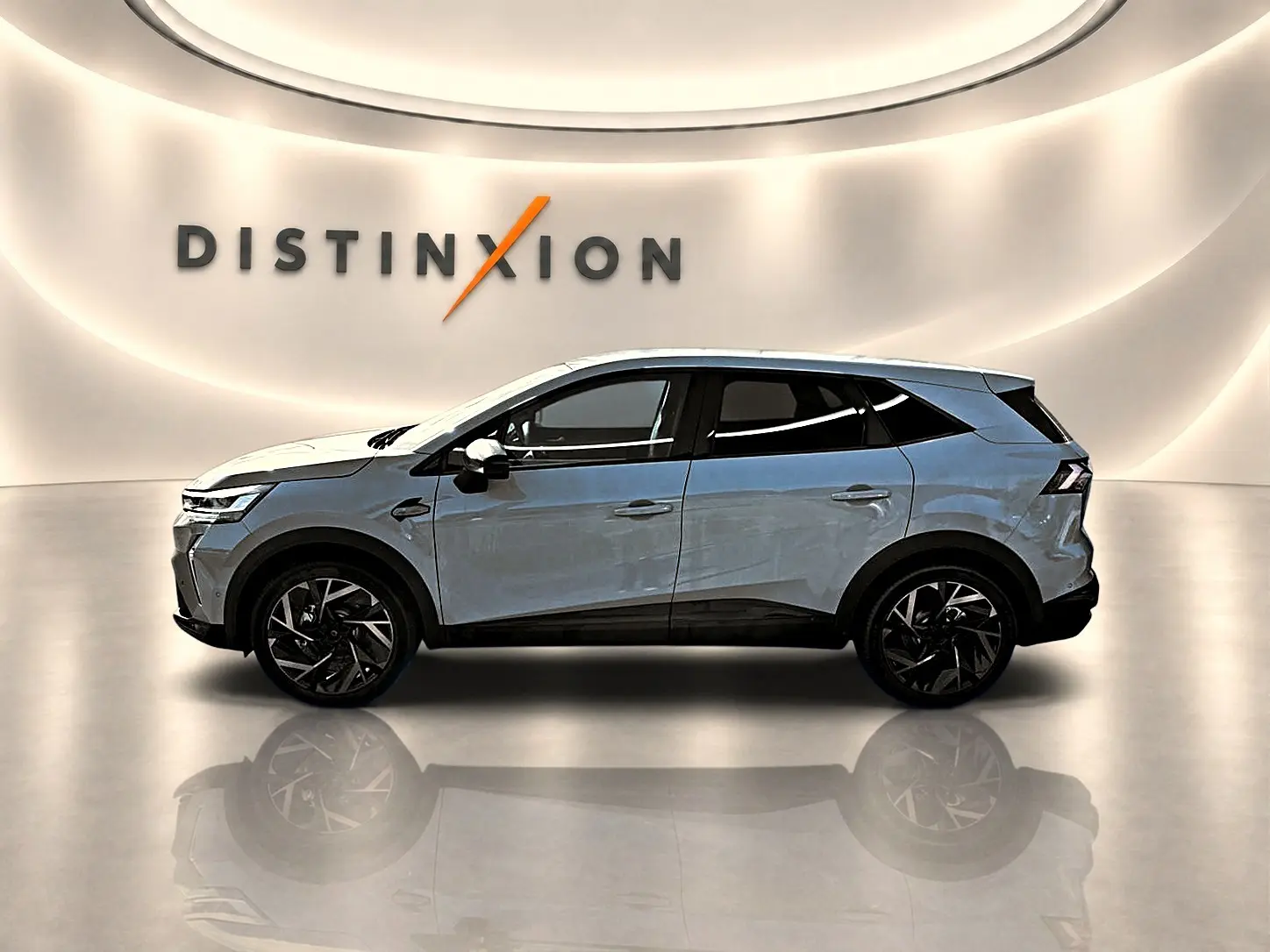 Renault Symbioz 1.8 e-tech gris cassiope vue de profil côté gauche avec jantes alu noires et toit noir.
