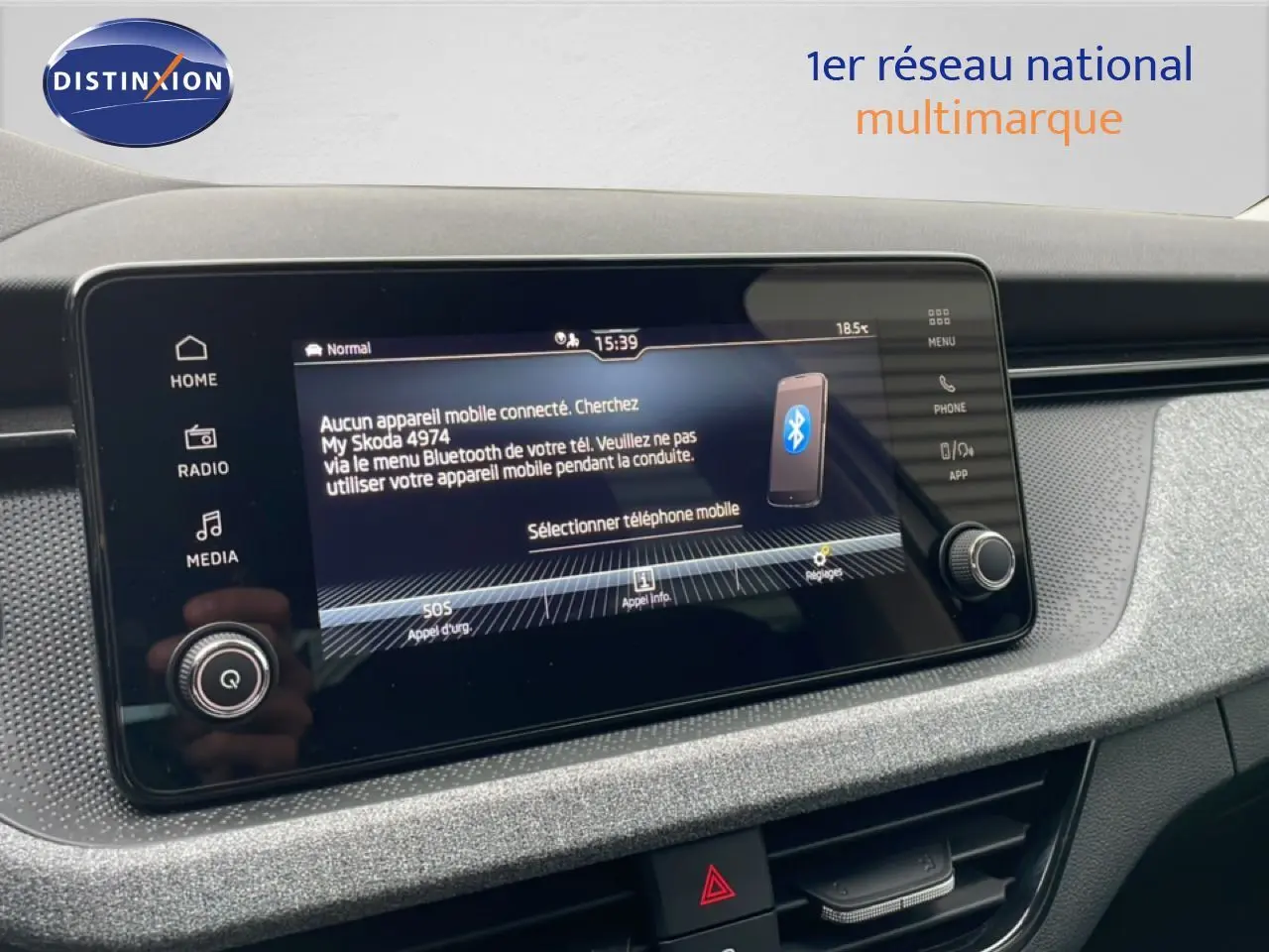 Écran tactile central du tableau de bord du Skoda Kamiq 2025, affichant le menu Bluetooth et commandes multimédia.