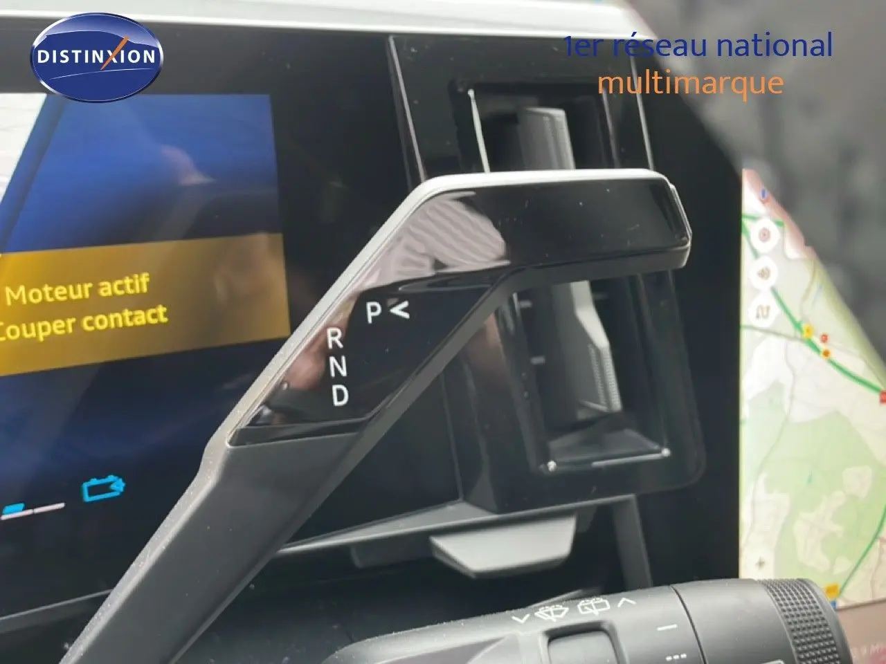 Gros plan sur la commande de boîte automatique noire avec affichage des modes P, R, N, D dans un Renault Espace 2025.