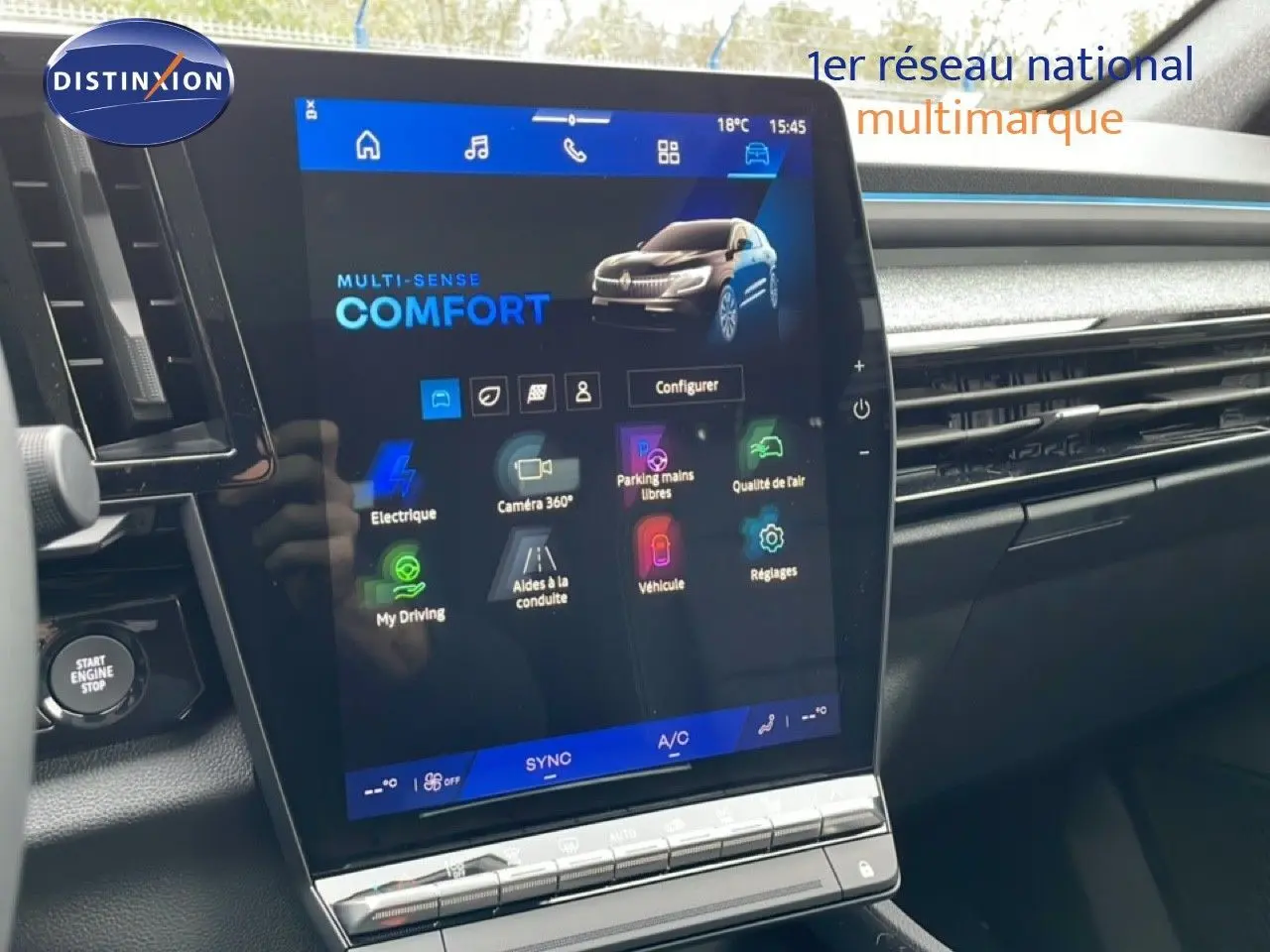 Écran tactile central du tableau de bord du Renault Espace 2025, affichant le mode Confort en intérieur noir.