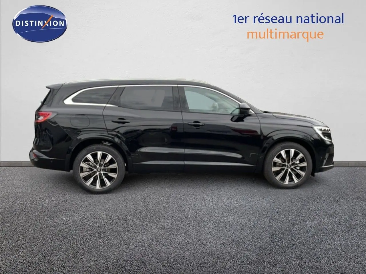 Profil latéral droit d’un Renault Espace 2025 noir étoile métal avec jantes alliage et vitres teintées.