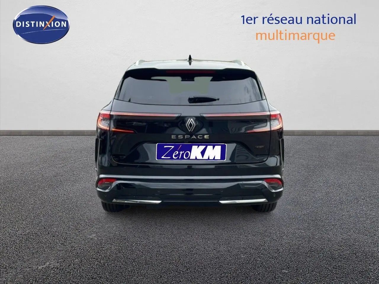 Vue arrière d'un Renault Espace noir étoile métal 2025 avec feux LED et logo central visible.